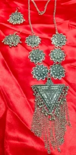 AADI NECKLACE