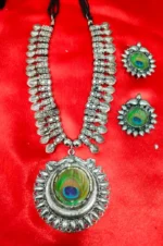 AVNIT NECKLACE