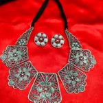 JUHI NECKLACE
