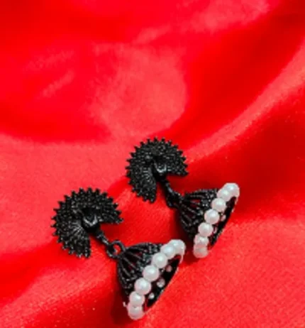 RAJKORT WHITE PEARL EARRING