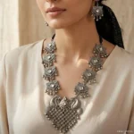 AAYAT NECKLACE