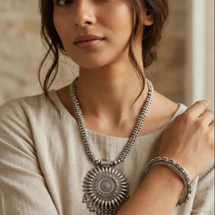 KIYANA NECKLACE