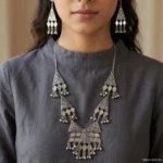 Nedi Black polish Necklace