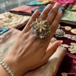 PURVI FINGER RING