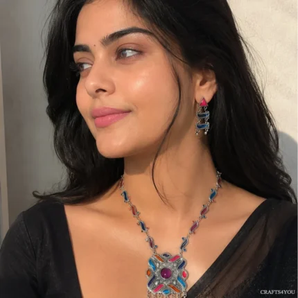 Sajvan Necklace